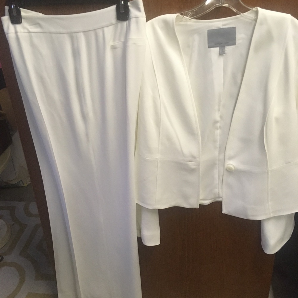 Women’s pants suit